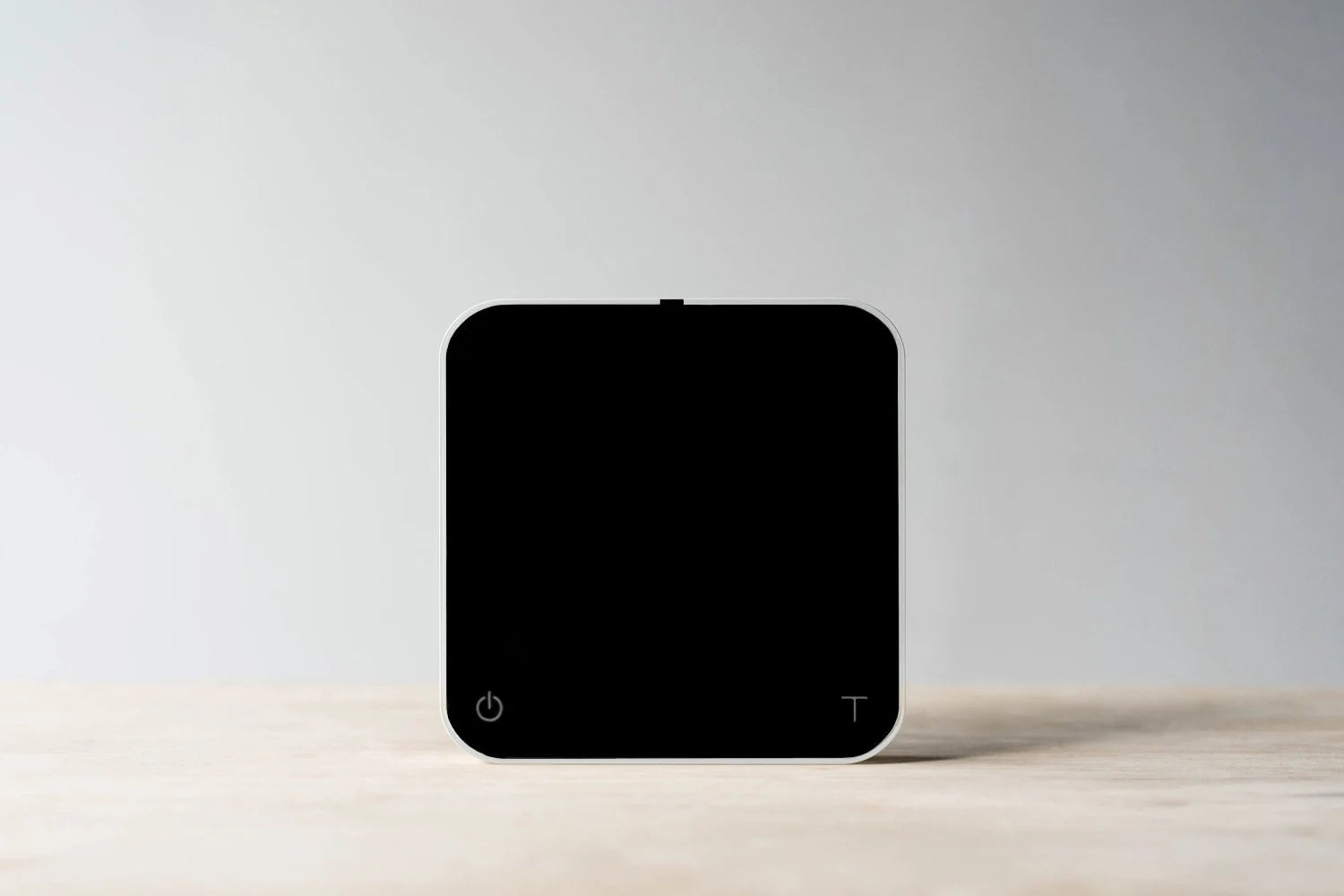 Comandante coffee grinder alongside Acaia Pearl 2021 coffee scale in pitch black, showing high-precision brewing equipment.