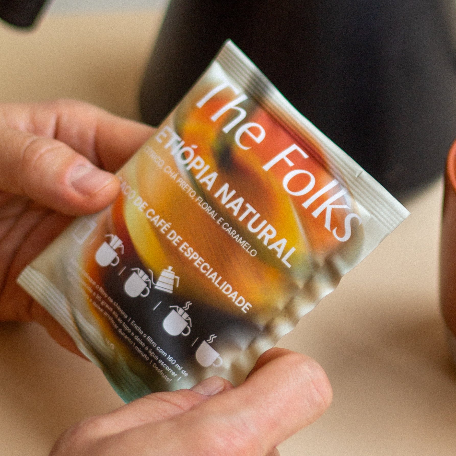 Pack of The Folks Colombia drip coffee beans with floral Azafrán flavor, showcasing fresh coffee beans in a natural setting.